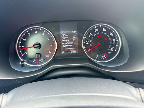 Used 2020 Toyota RAV4 LE FWD image 38