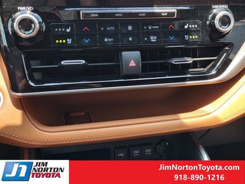 Used 2021 Toyota Highlander Platinum AWD/4WD image 21