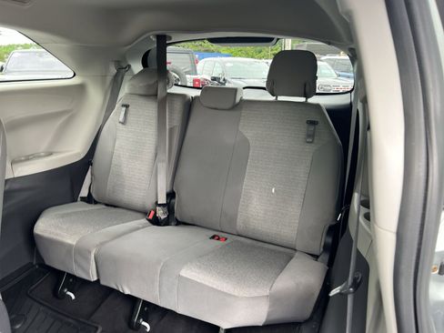Used 2021 Toyota Sienna LE FWD image 24