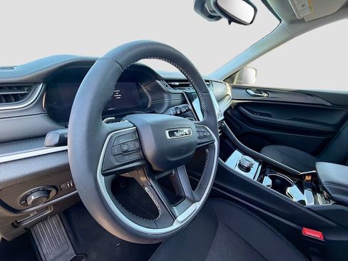 Used 2023 Jeep Grand Cherokee L Laredo w/ Luxury Tech Group I AWD/4WD image 10