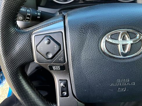 Certified 2018 Toyota Tacoma SR5 image 17