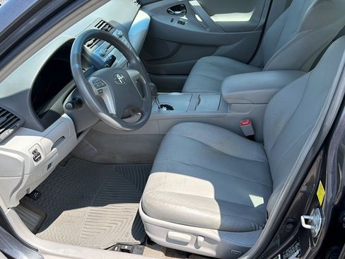 Used 2011 Toyota Camry LE FWD image 11