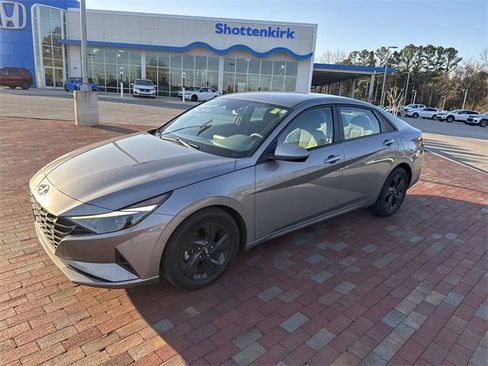 Used 2021 Hyundai Elantra SEL image 4