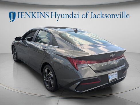 New 2025 Hyundai Elantra SEL FWD image 5