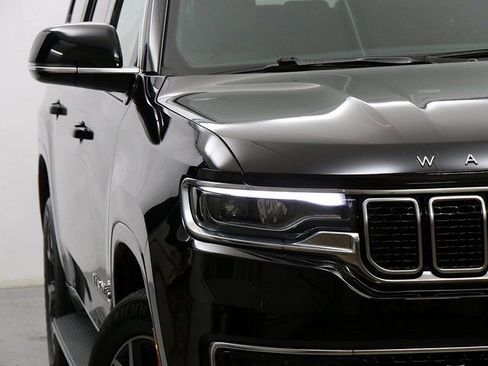 Used 2023 Jeep Wagoneer L Series III w/ Preferred Equipment Group image 4