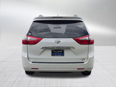 Used 2017 Toyota Sienna Limited AWD/4WD image 4