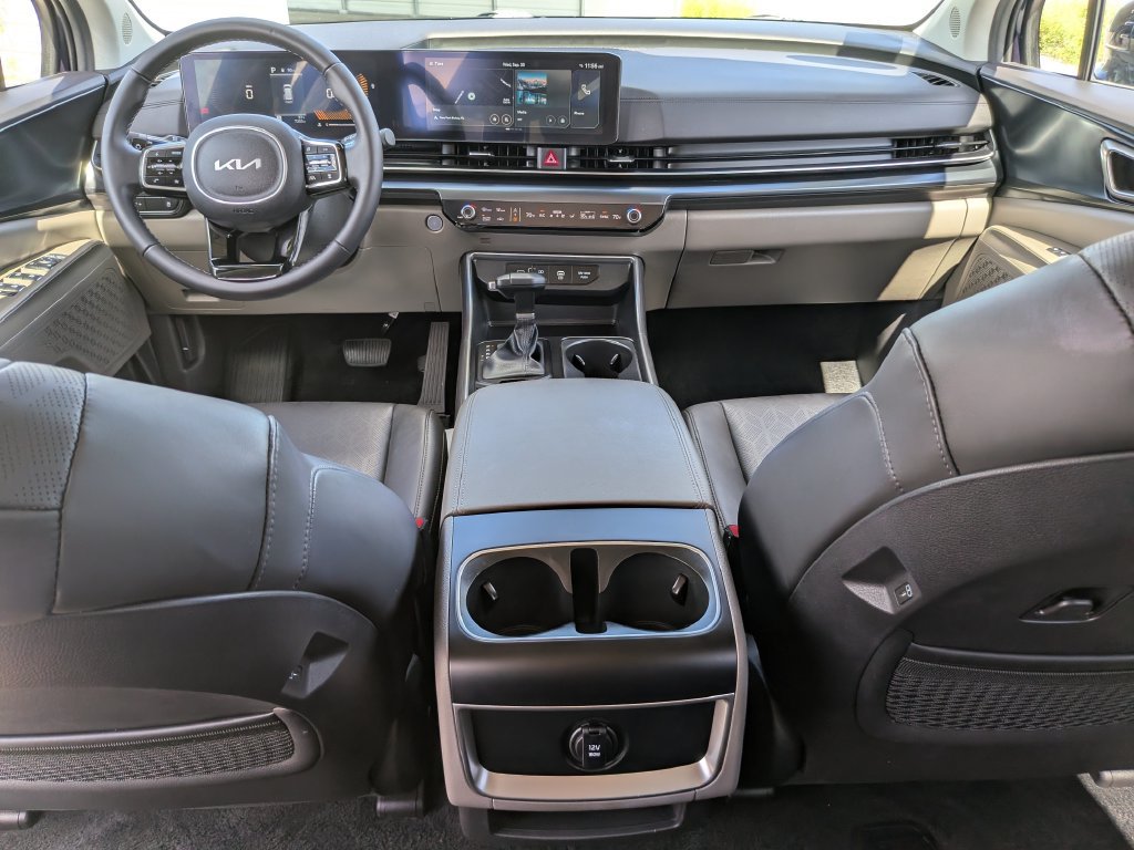 Certified 2026 Kia Carnival FWD image 13