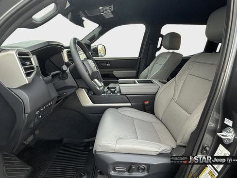 Used 2025 Toyota Tundra Limited AWD/4WD image 10