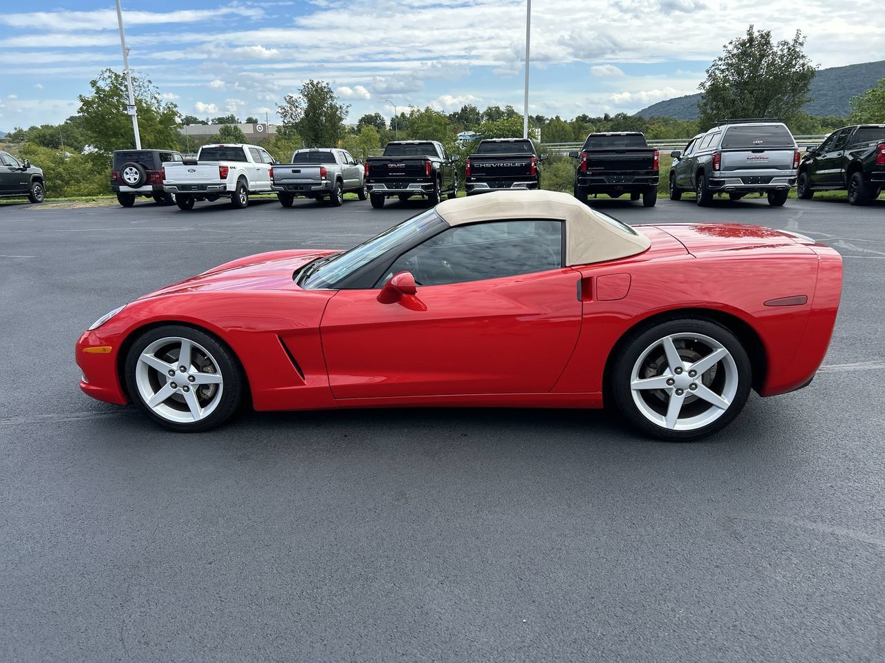 Used 2005 Chevrolet Corvette Convertible w/ Preferred Equipment Group RWD image 4