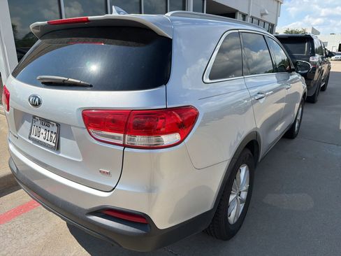 Used 2016 Kia Sorento FWD image 7