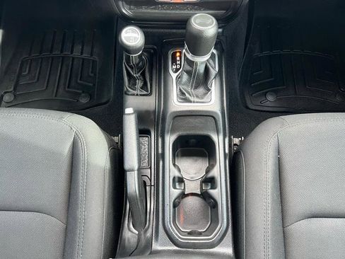 Used 2020 Jeep Wrangler Unlimited Sahara image 32