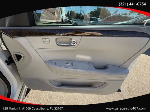 Used 2011 Cadillac DTS Luxury image 35