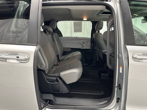 Used 2025 Toyota Sienna XLE image 56