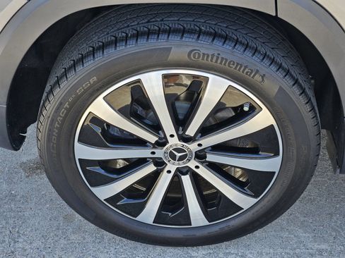 Used 2021 Mercedes-Benz GLB 250 w/ Premium Package image 10