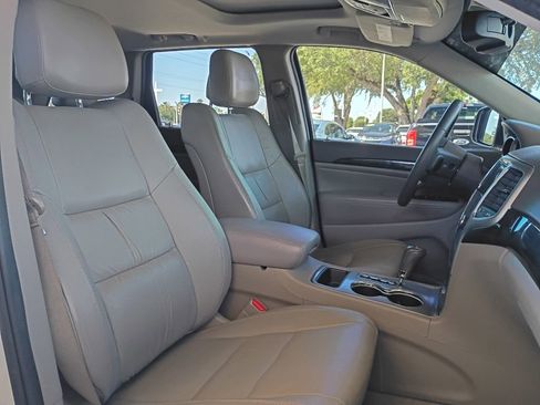 Used 2013 Jeep Grand Cherokee Laredo RWD image 25