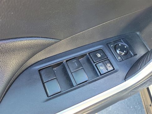 Used 2021 Toyota RAV4 LE image 17