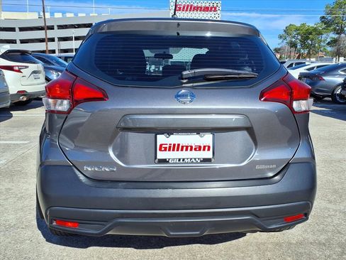 Used 2019 Nissan Kicks S image 22