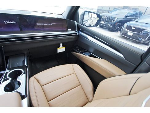 New 2026 Cadillac Escalade ESV Luxury w/ Touring Package AWD/4WD image 10