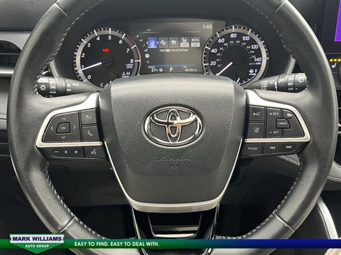 Used 2023 Toyota Highlander XSE image 17