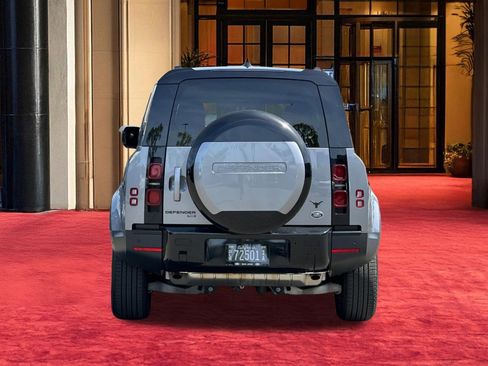 Used 2023 Land Rover Defender 110 SE image 11