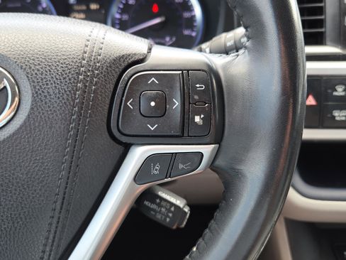 Used 2018 Toyota Highlander XLE image 10