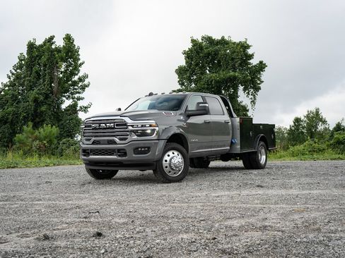 New 2026 RAM 4500 4x4 Crew Cab DRW w/ Laramie Trim Package image 1