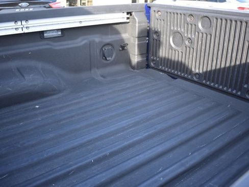 Used 2024 Nissan Frontier SL w/ Technology Package image 11