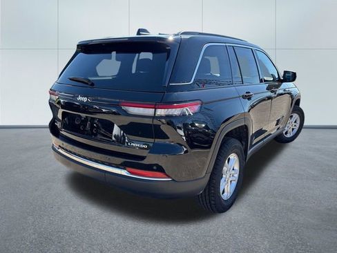 Used 2024 Jeep Grand Cherokee Laredo w/ Trailer Tow Package AWD/4WD image 4