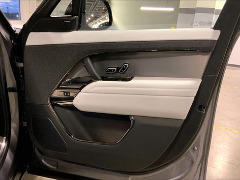 Used 2023 Land Rover Range Rover Sport SE image 22