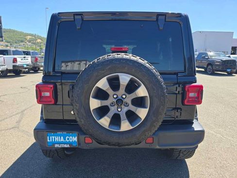 Used 2019 Jeep Wrangler Unlimited Sahara w/ Advanced Safety Group AWD/4WD image 4
