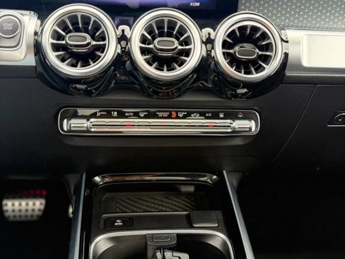 Used 2024 Mercedes-Benz EQB 250+ image 31