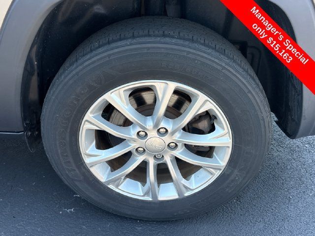 Used 2019 Jeep Cherokee Latitude w/ Popular Appearance Group AWD/4WD image 26