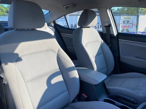 Used 2018 Hyundai Elantra SE FWD image 15