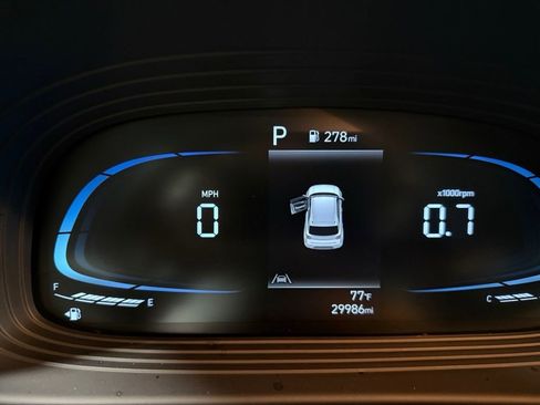 Used 2023 Hyundai Venue SEL FWD image 17