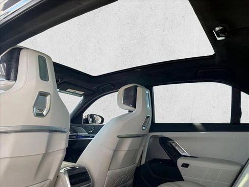 Used 2023 BMW 740i w/ Executive Package image 20