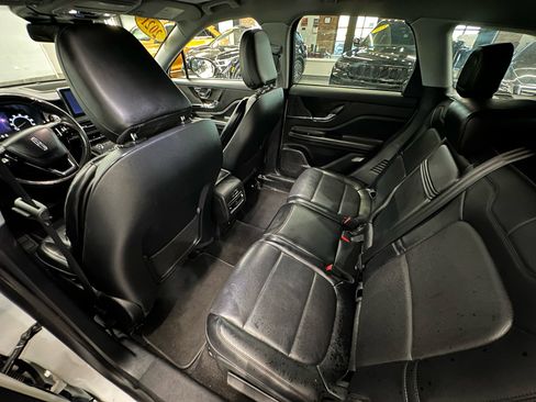 Used 2021 Lincoln Corsair AWD w/ Premium Package image 16