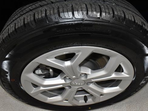 Used 2024 Jeep Compass Latitude image 9