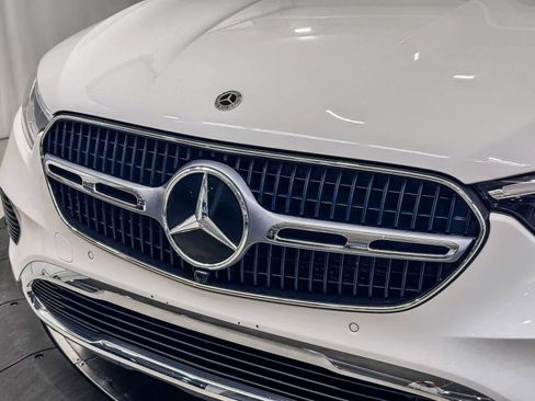 Used 2025 Mercedes-Benz GLC 300 image 8