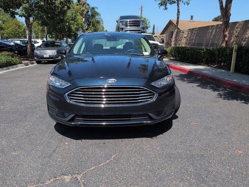Used 2020 Ford Fusion SE FWD image 3