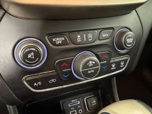 Used 2016 Jeep Cherokee Limited image 21