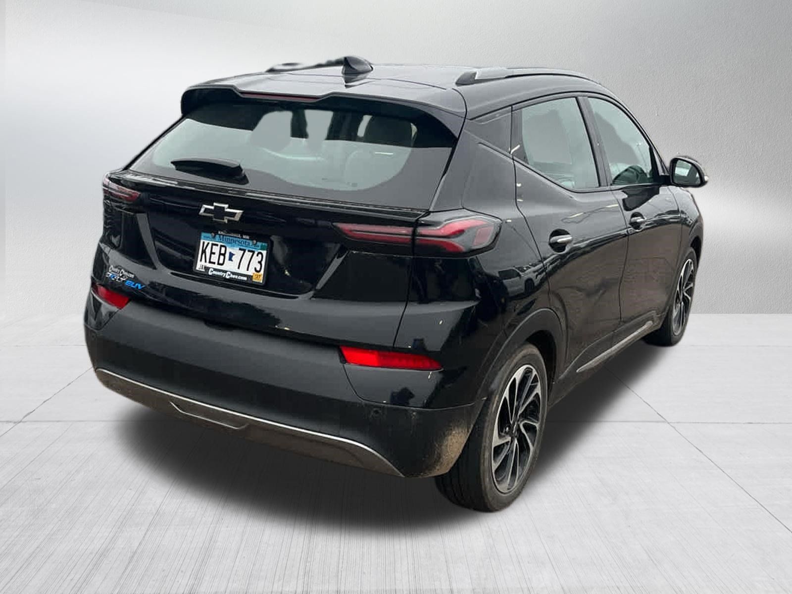 Used 2023 Chevrolet Bolt EUV Premier w/ Sun & Sound Package FWD image 3