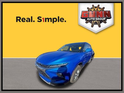 Used 2025 Chevrolet Blazer LT image 3