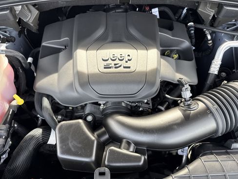 Used 2024 Jeep Grand Cherokee L Overland w/ Luxury Tech Group IV image 34