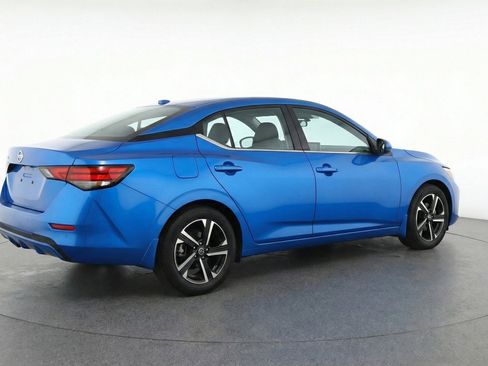 Used 2025 Nissan Sentra SV FWD image 9