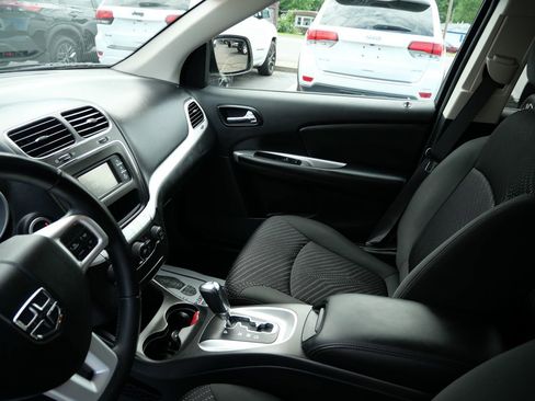 Used 2019 Dodge Journey SE w/ Connectivity Group FWD image 13