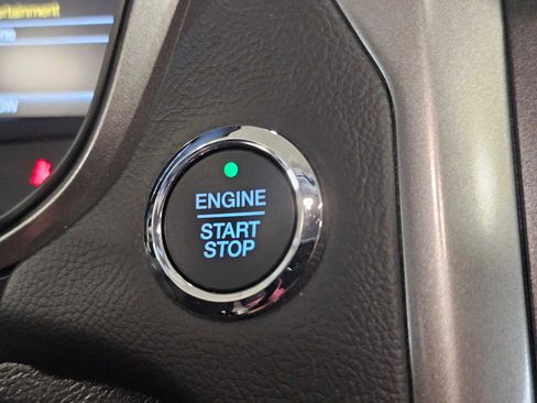 Used 2018 Ford Fusion SE w/ Fusion SE Technology Package FWD image 17