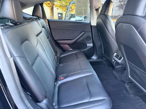 Used 2022 Tesla Model Y Long Range image 20