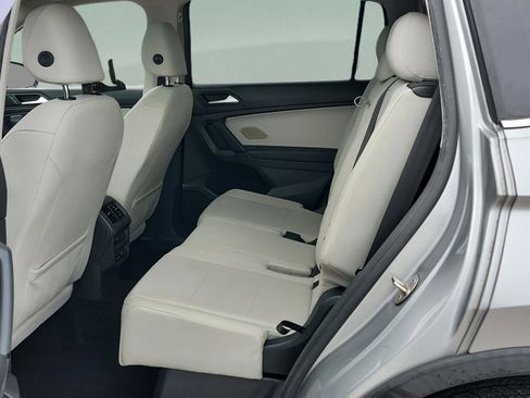 Used 2019 Volkswagen Tiguan SE w/ Panoramic Sunroof Package image 10