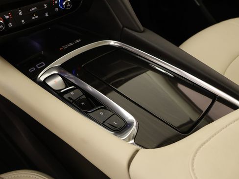 Used 2022 Buick Enclave Premium w/ Experience Buick Package image 9