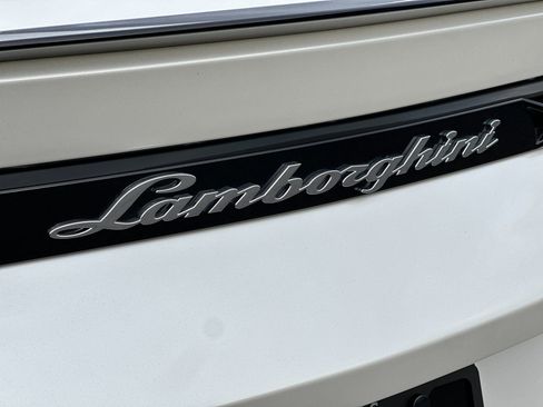 Used 2022 Lamborghini Urus image 13